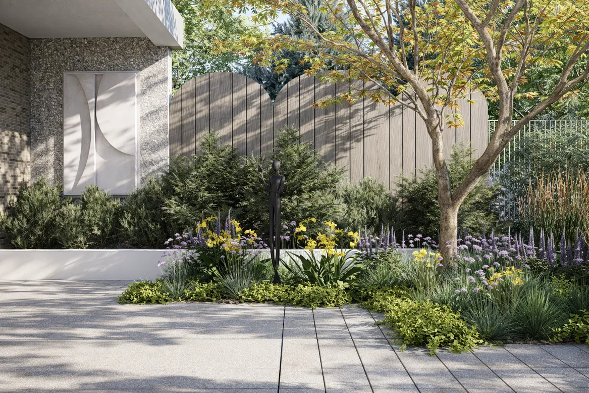 Rzeźba ogrodowa w otoczeniu klona palmowego i bylin. W tle zewnętrzny obraz strukturalny.;