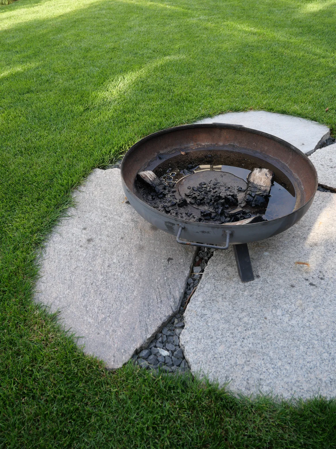 Misa paleniska na kamieniu naturalnym