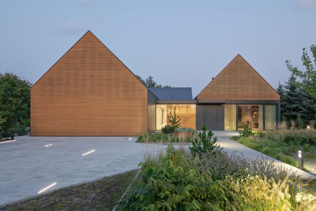 Kolejne ujęcie na dom i przedogródek. Fot. Piotr Krajewski