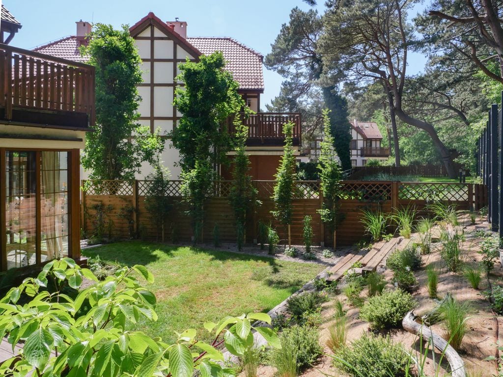 Widok na tylną część ogrodu